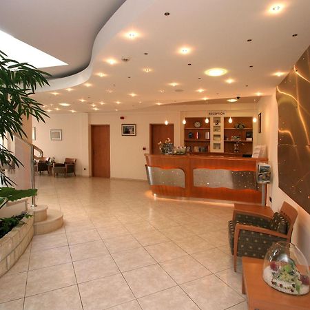 Hotel Flores Poreč Buitenkant foto